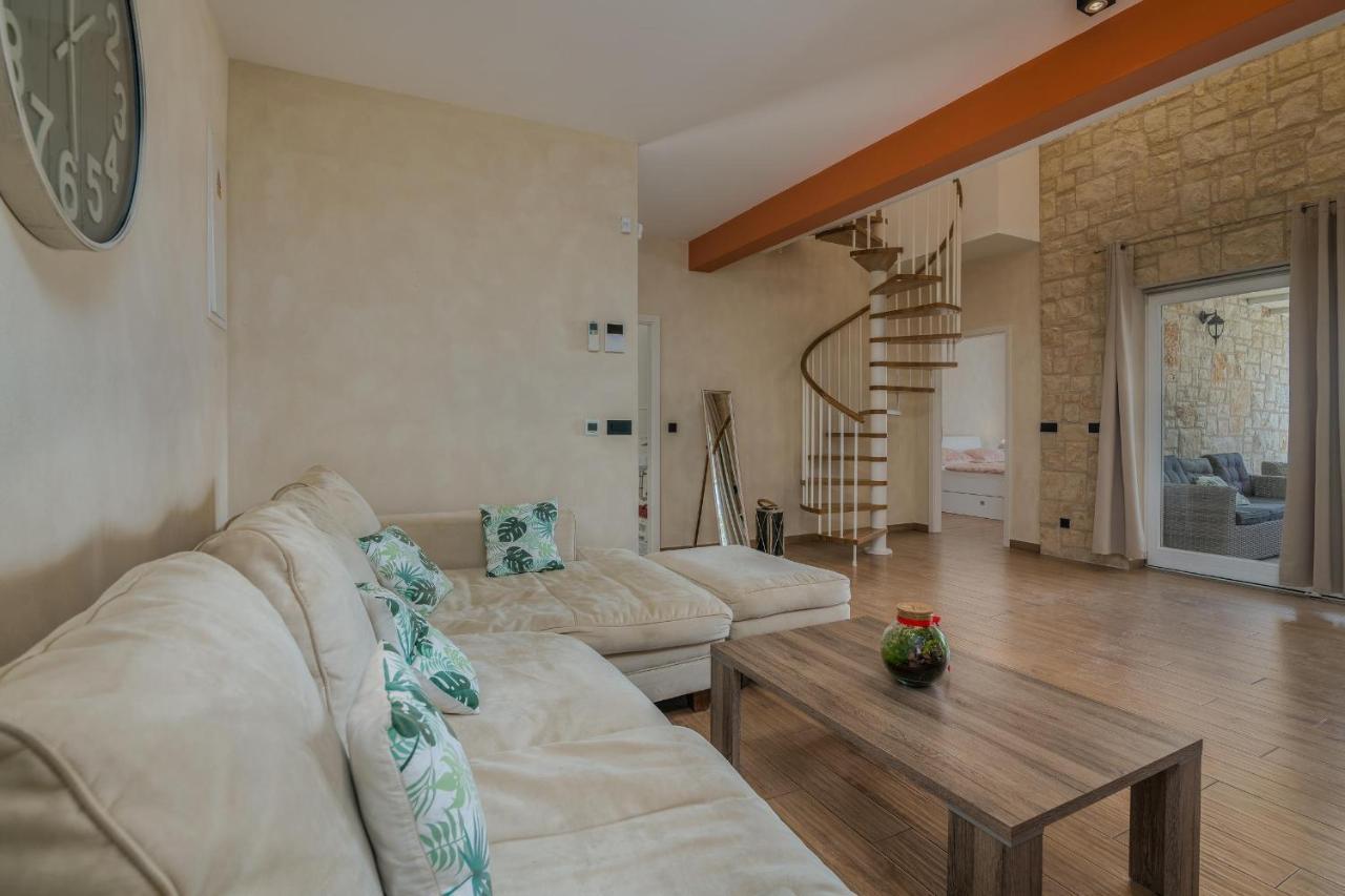 Villa Augusta Malinska Esterno foto